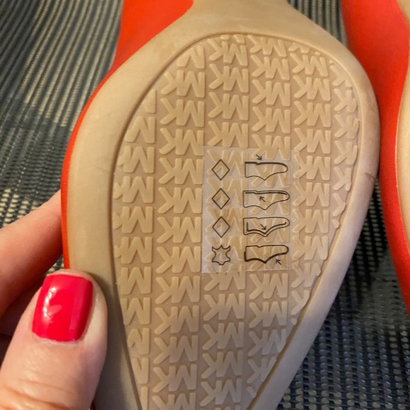 Michael Kors‎ Red Leather Pointed Toe Heels Classic Pumps Shoes - Picture 8 of 10